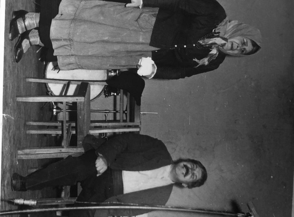 Străbunicii Lidia Lelis Pancovschi și Petru Pancovschi pe scena teatrului „A.S. Pușkin” în spectacolul Take, Ianke și Cadâr (1953–1954)
