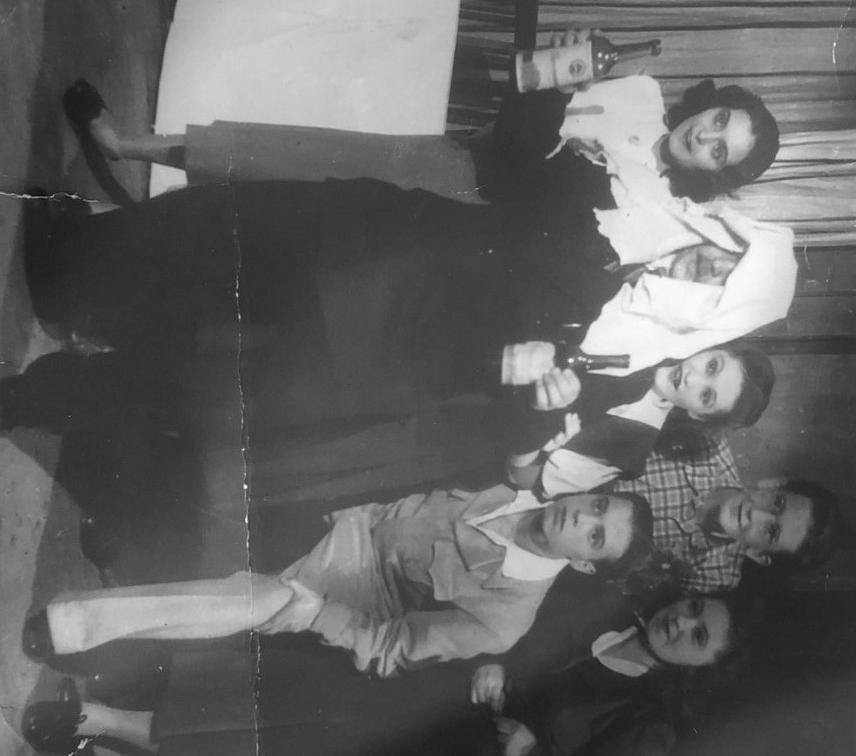 Străbunicii Lidia Lelis Pancovschi și Petru Pancovschi pe scena teatrului „A.S. Pușkin” în spectacolul Take, Ianke și Cadâr (1953–1954)